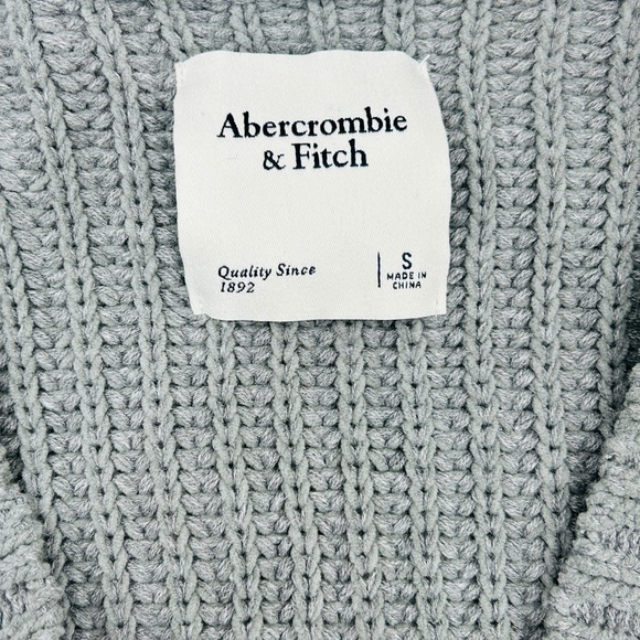 Abercrombie & Fitch Gray Chunky Knit Cropped Cardigan V Neck Button Sweater - Picture 11 of 12